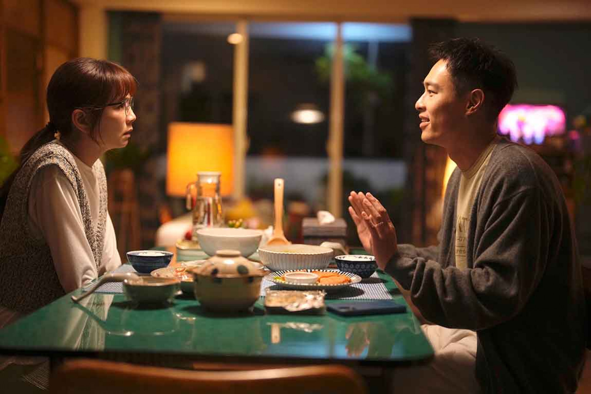 圖03：愛妻暖男楊祐寧講笑話逗老婆Ella陳嘉樺開心。（壹壹影業提供）