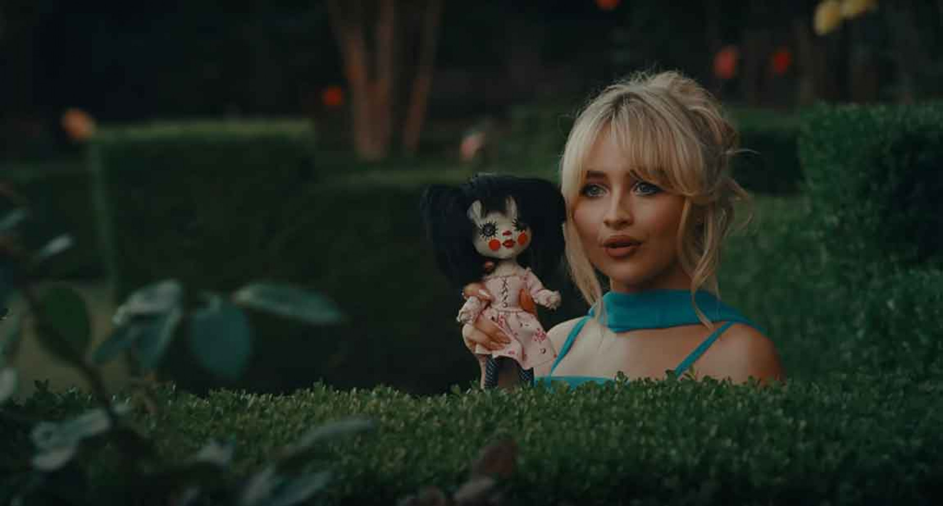 莎賓娜以小人作法---截自YouTube