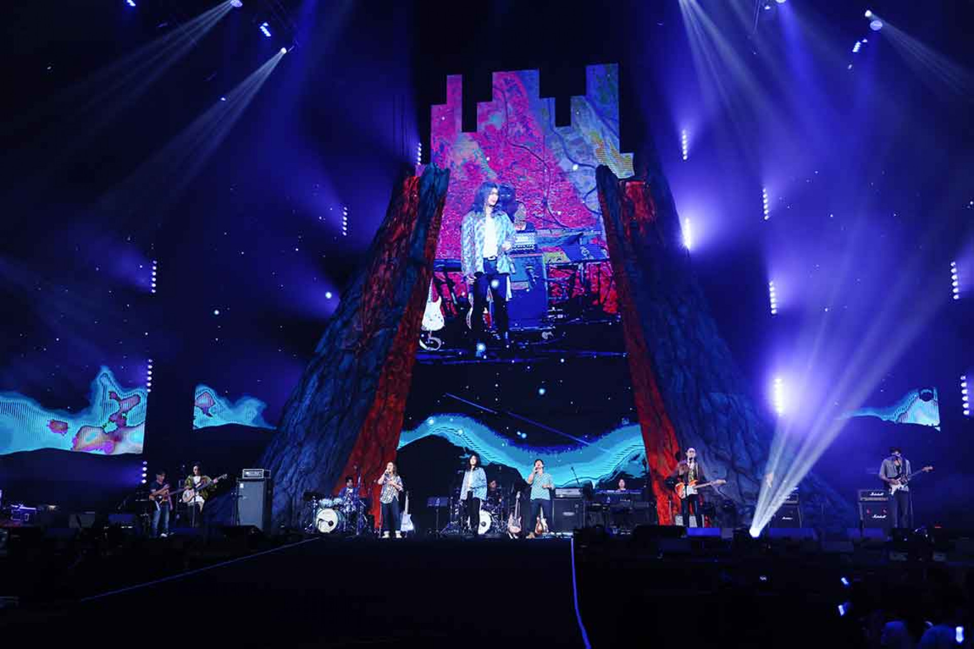 圖01：金曲樂團麋先生驚喜現身超犀利趴13小巨蛋場勘炸台。（相信音樂提供）