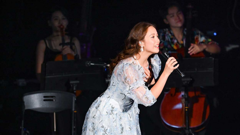 葛萊美肯定冰島華裔爵士女伶Laufey台北完售開唱 仙氣飄飄突改歌詞 大喊「你們是我的情人」