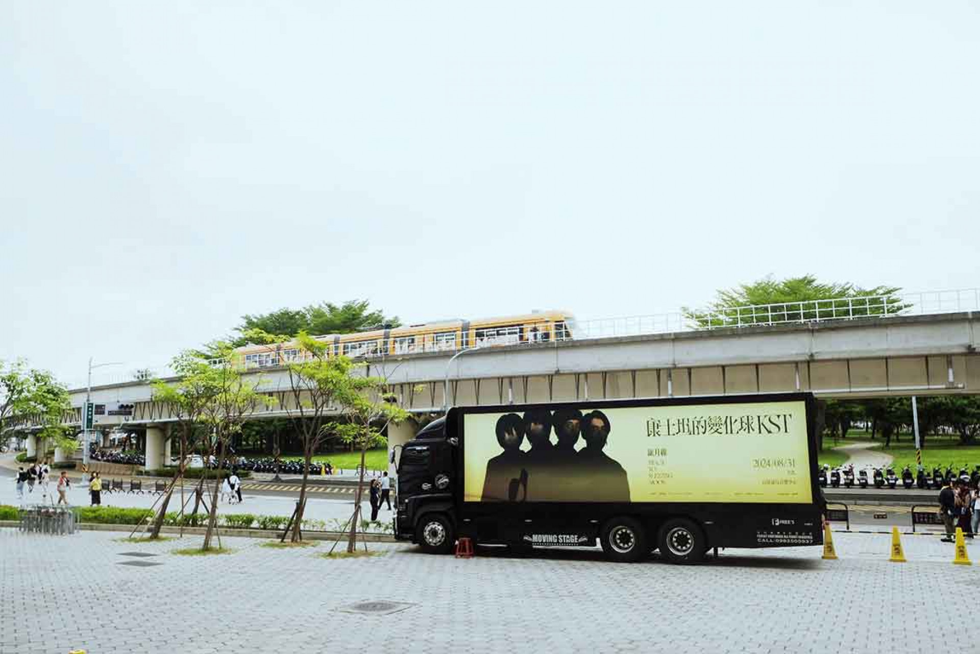 高雄場特地出動大型宣傳車，成為打卡景點