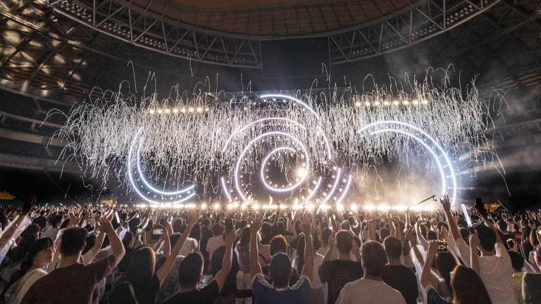 告五人謙稱「戶外演唱會新手」首登北京戶外體育場 2.3萬人點亮一整片「希望」星海