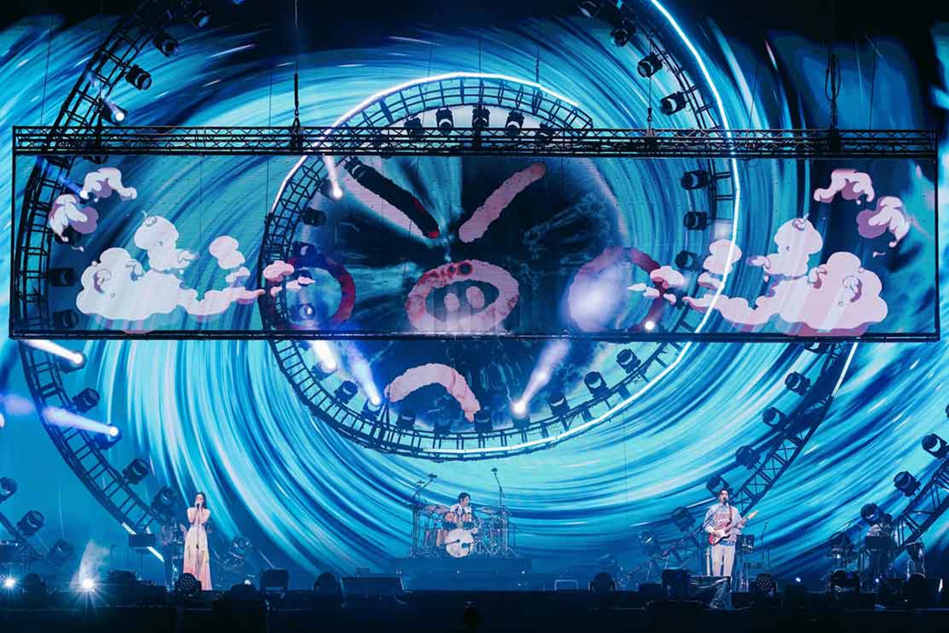 「宇宙超有趣」硬體全新升級,全息幻影屏打造奇幻舞台。(相信音樂提供)