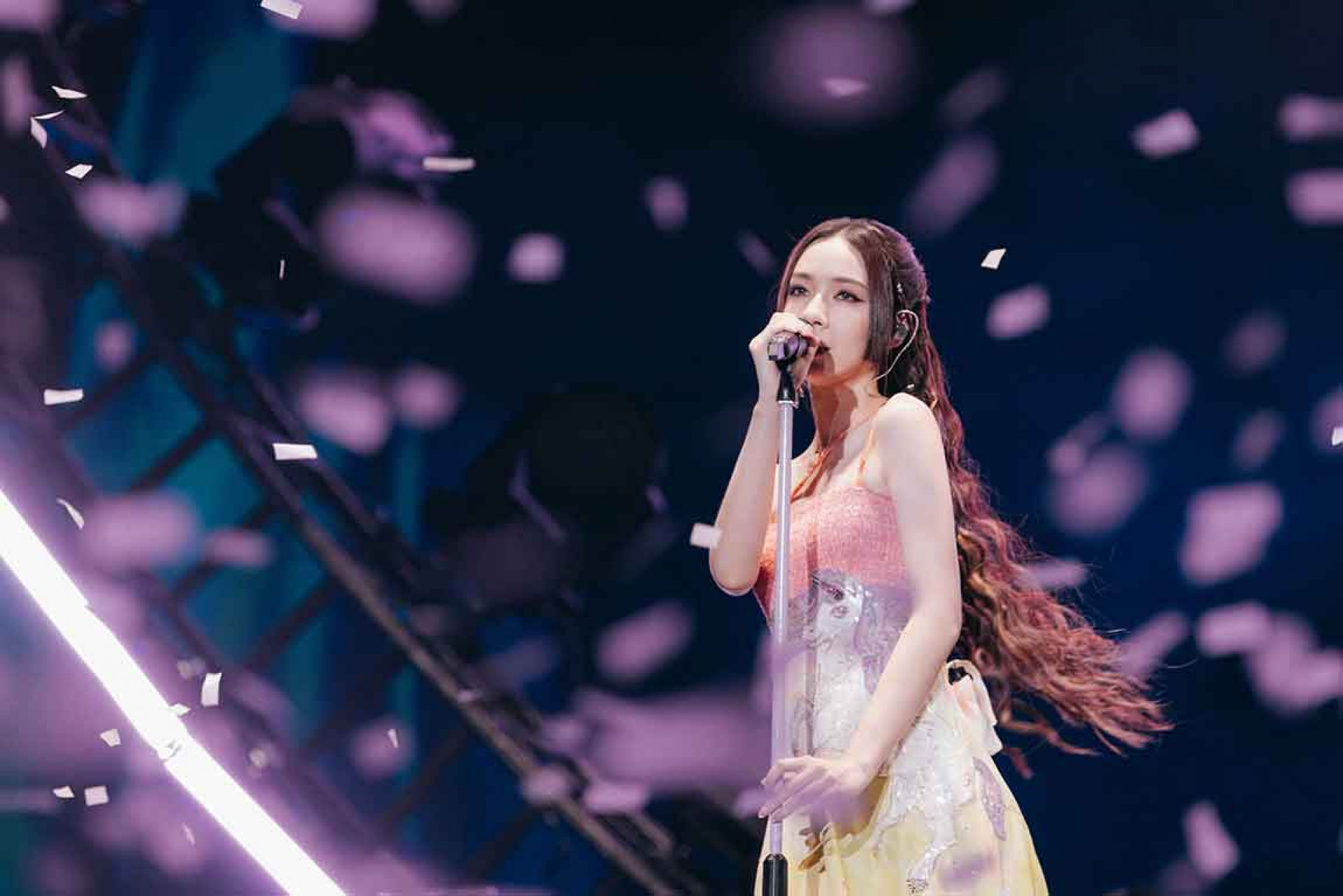 團員獨照-告五人犬青。(相信音樂提供)