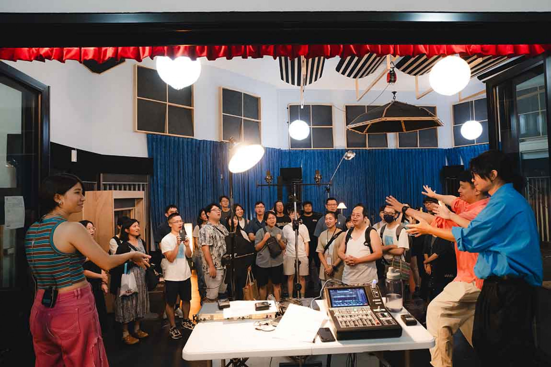 緩緩Huan-Huan邀請參與聽眾共同錄音不插電版〈熱浪〉