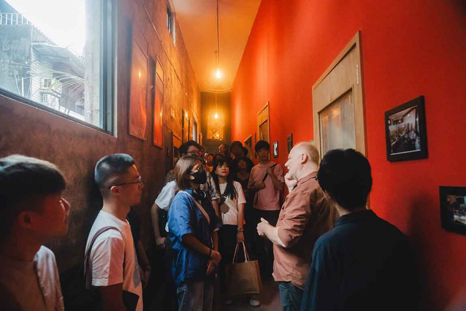 團員與玉成戲院主理人Andy攜手導覽錄音室02