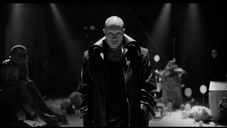 YELLOW黃宣暌違2年9個月推新單曲〈Ghost Swing〉MV與親姪女上演詭譎戲碼