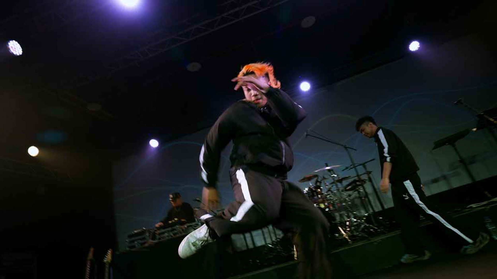 阿跨面在專場演出中大跳霹靂舞_2