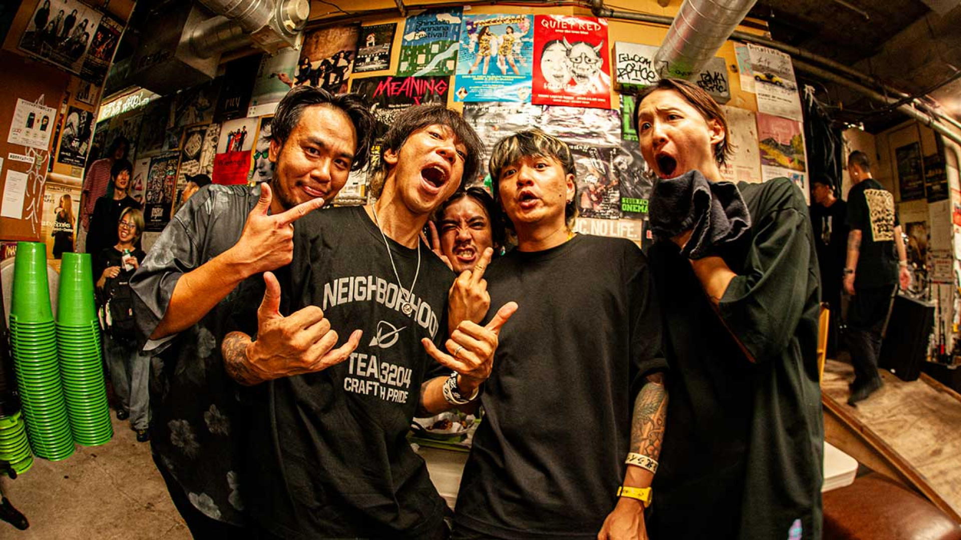 滅火器好友細美武士(左二)特地來支持好友演出