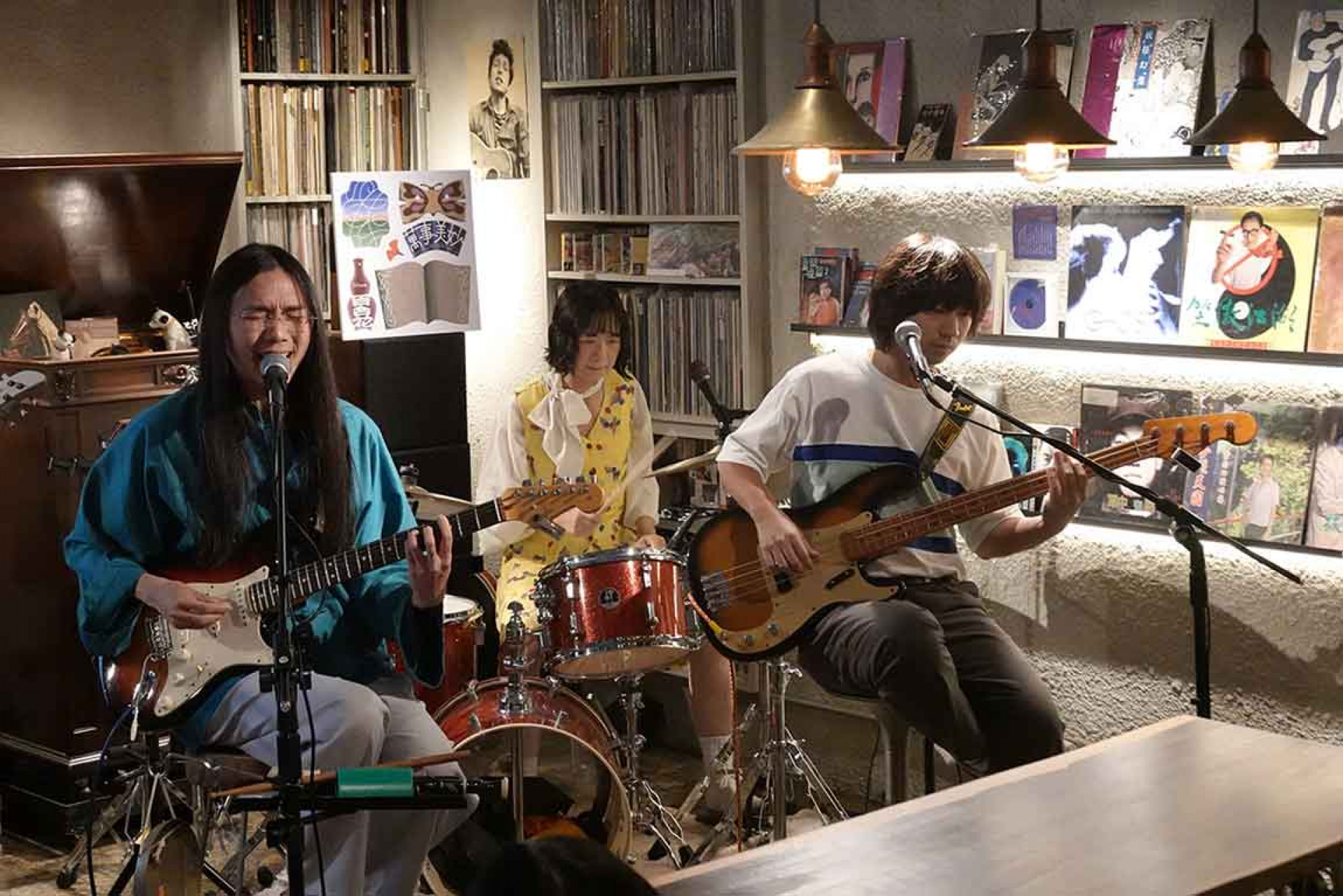 百合花新專輯建構出一個龐大的「萬事美妙」世界觀