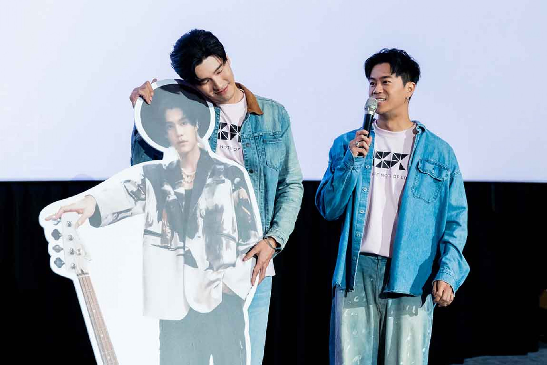 10《彈一場完美戀愛》主演劉泯廷(左)與遠在泰國的CP演員Jame隔海耍恩愛(照片GagaOOLala提供)