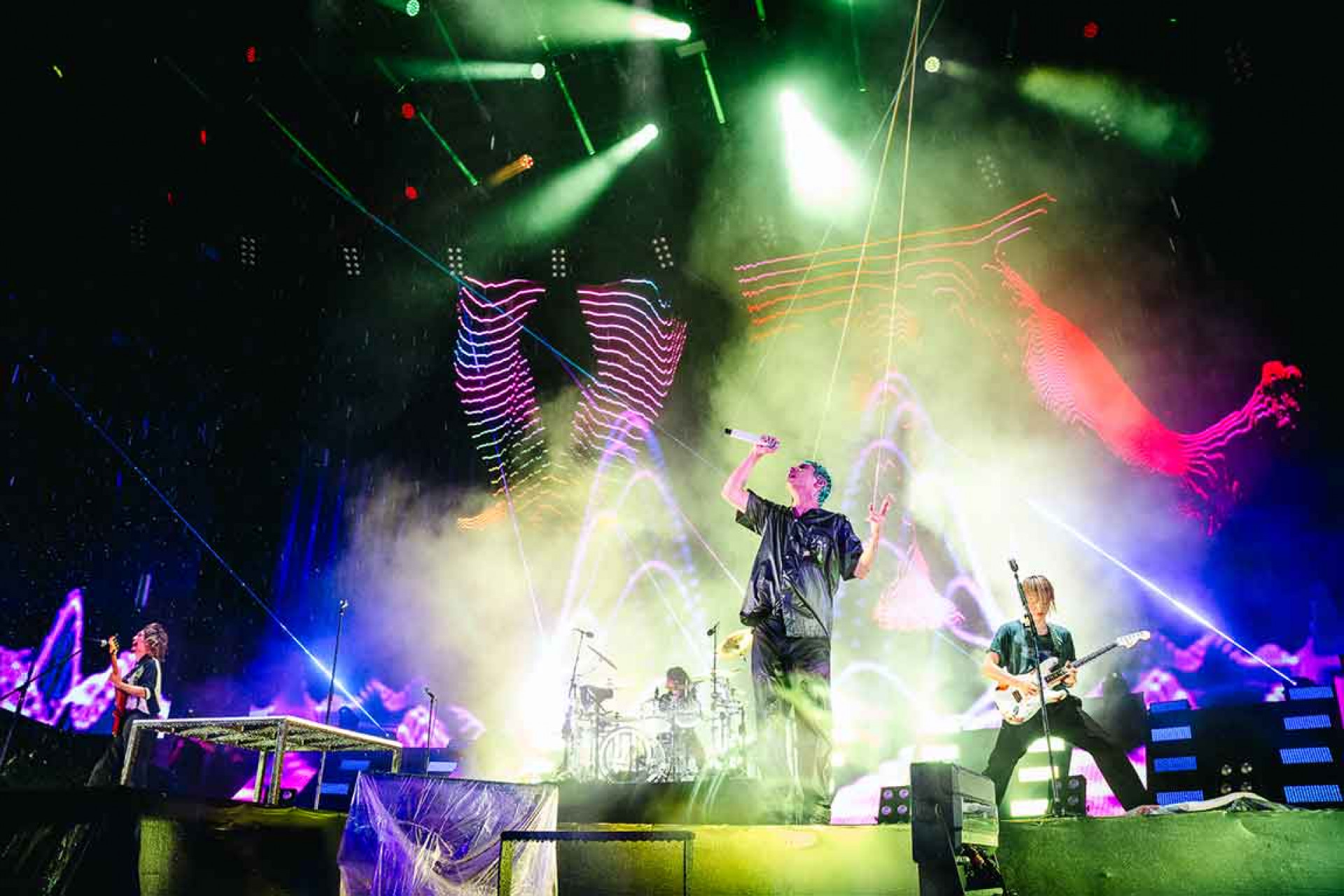 ONE-OK-ROCK陪4