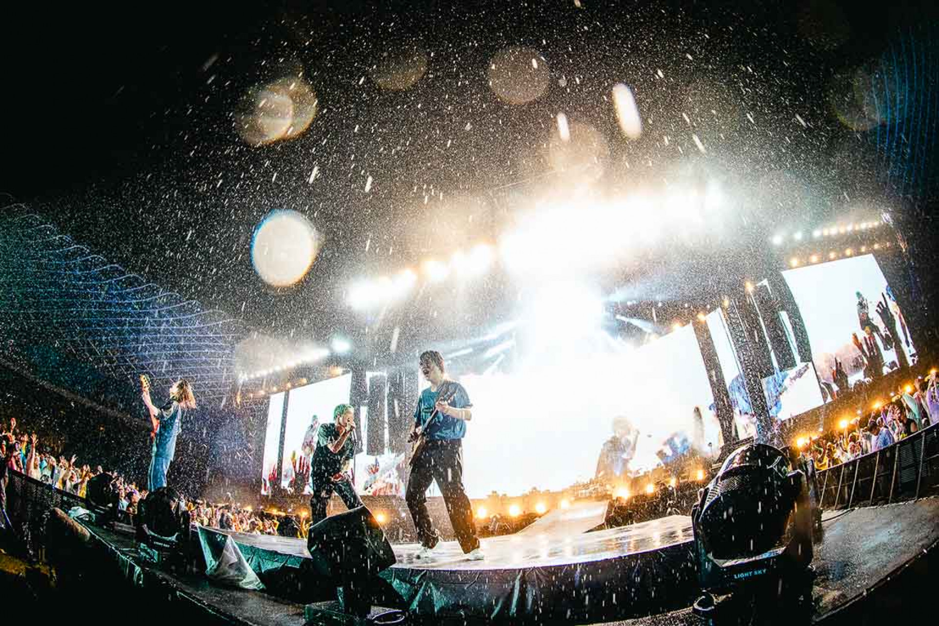 ONE-OK-ROCK與全場粉絲一起濕身(Photo-by-Rui-Hashimoto)