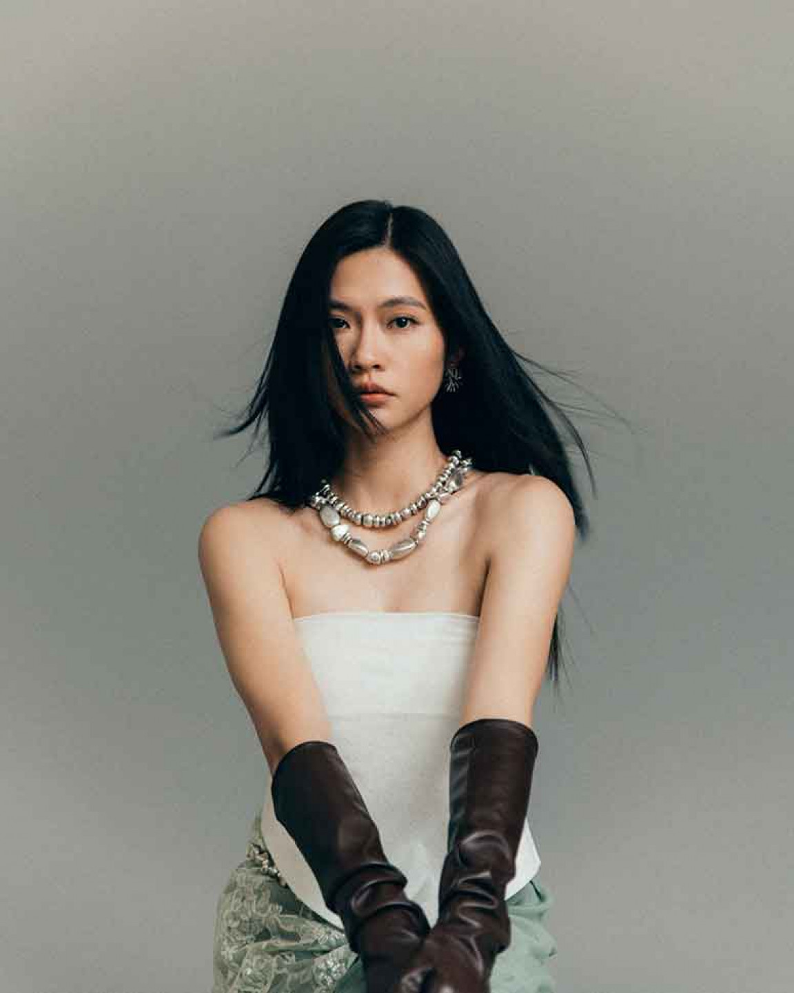 現為劇場團體「僻室-House-Peace」成員的吳靜依