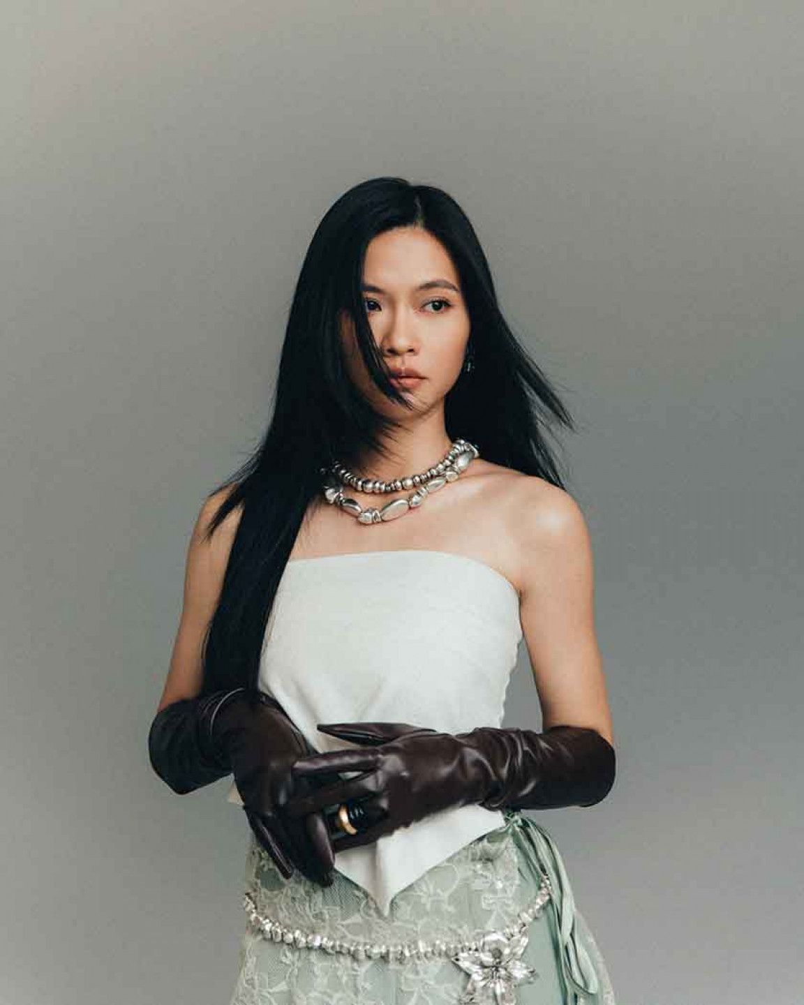 吳靜依曾入圍金鐘獎最佳新人,也曾替李千娜主打歌〈千金〉填詞