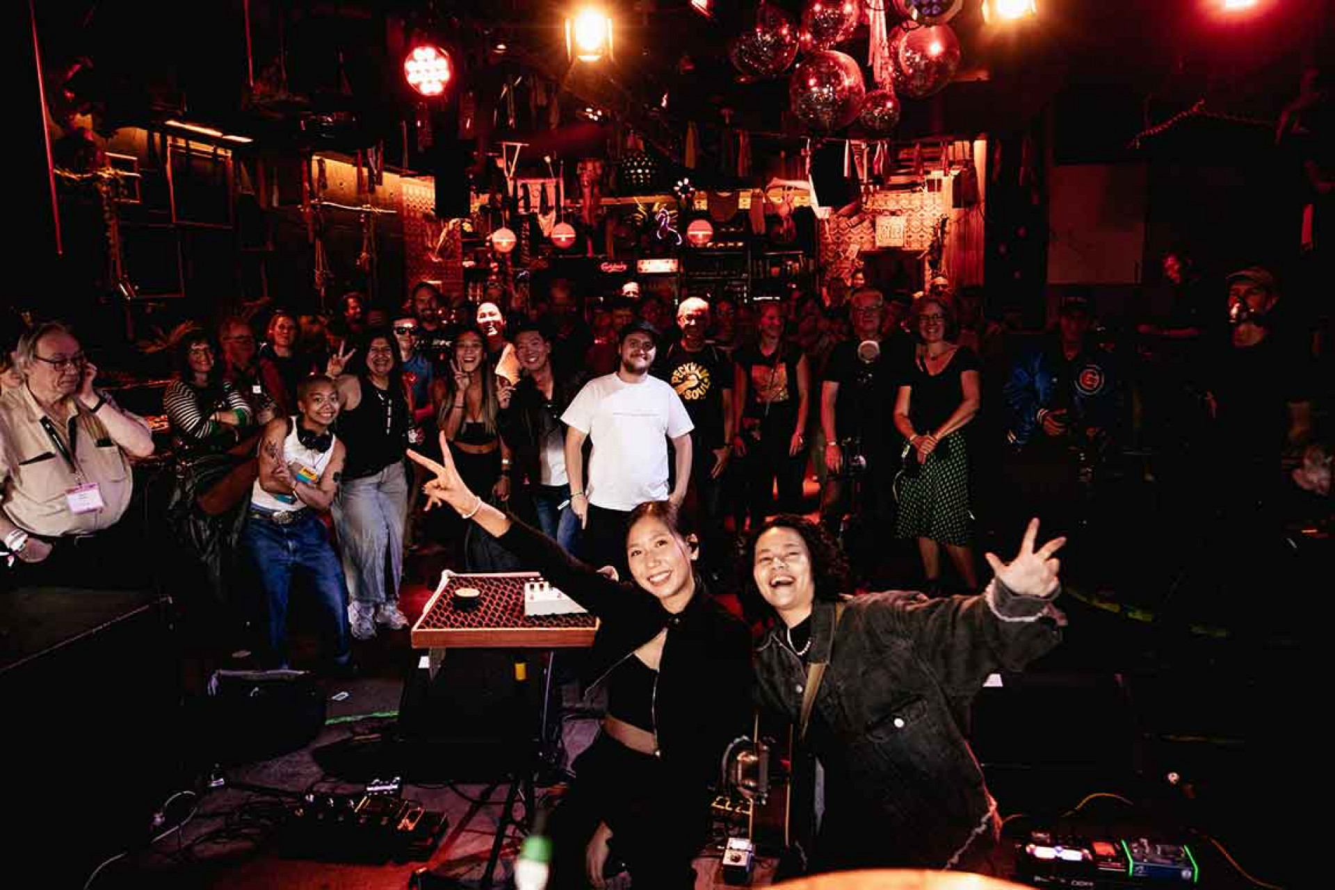 凹與山於德國Reeperbahn-Festival演出，用心準備德文內容，演出獲歐美觀眾共鳴（photo-by-Miranda-Fredriksson）