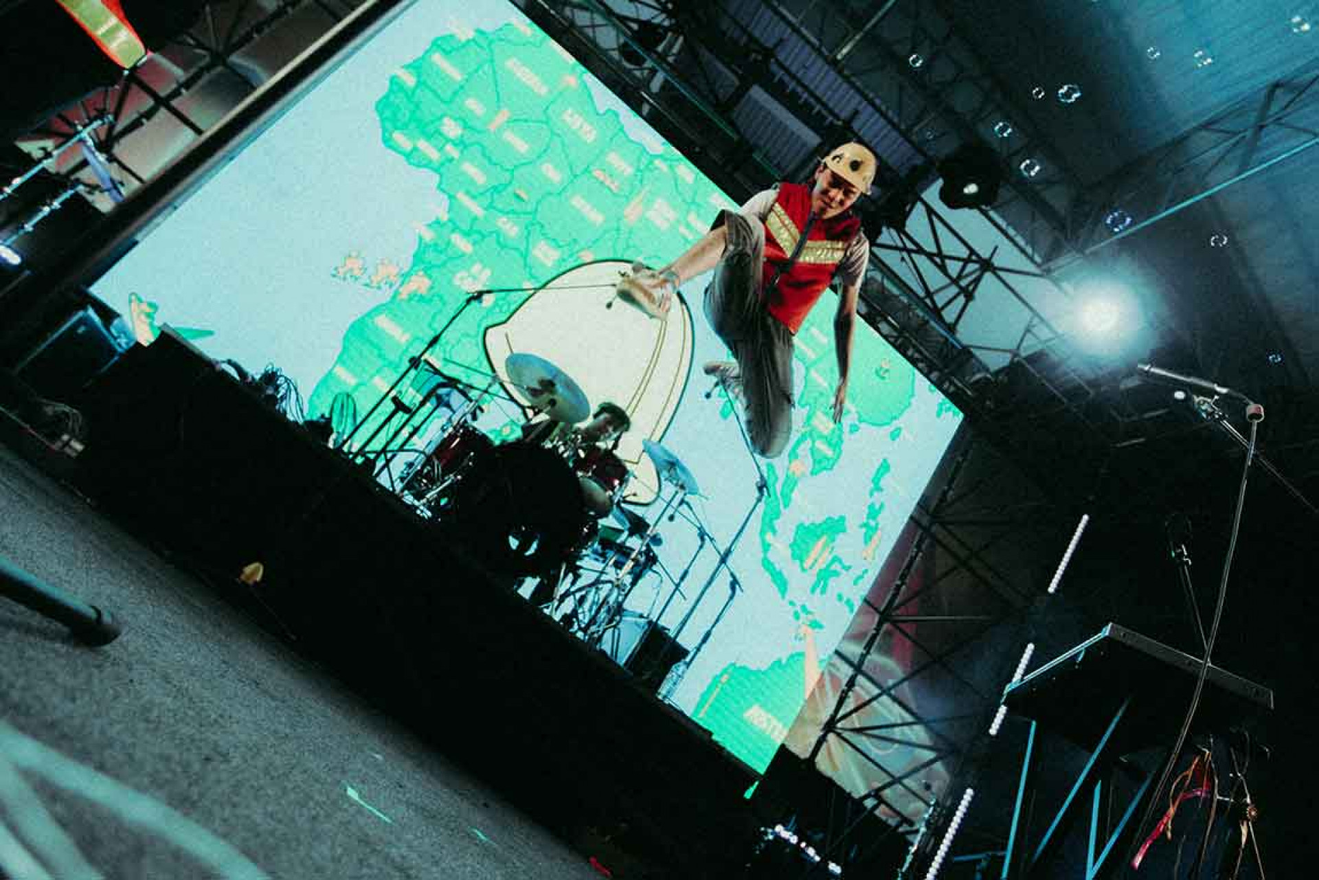 Alec-Orachi_演出照3