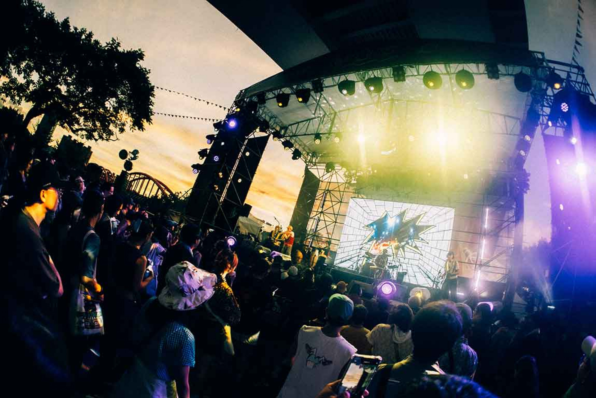 _Alec-Orachi_演出照1