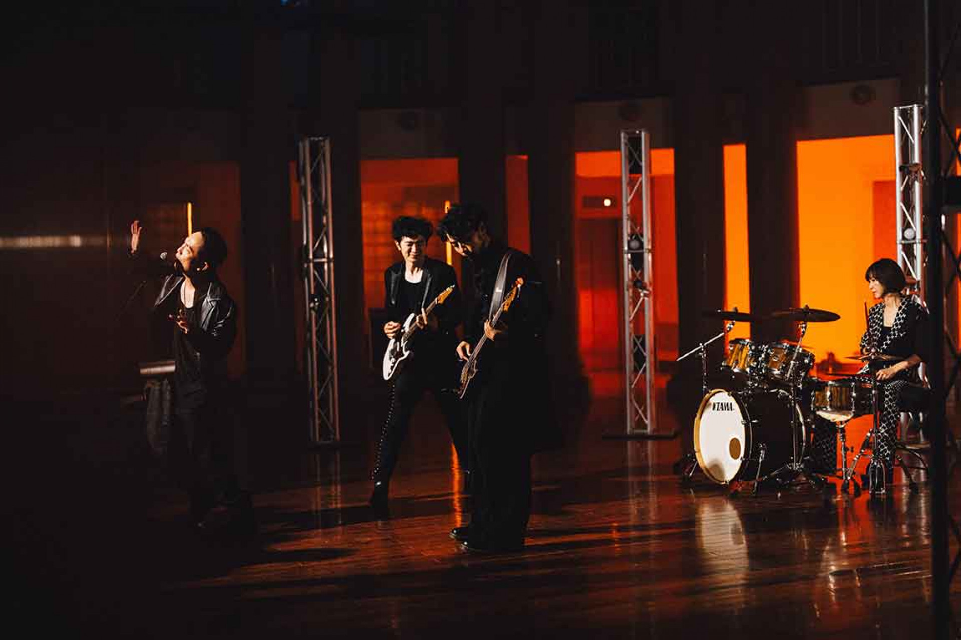 回聲樂團完成回歸三部曲音樂宇宙