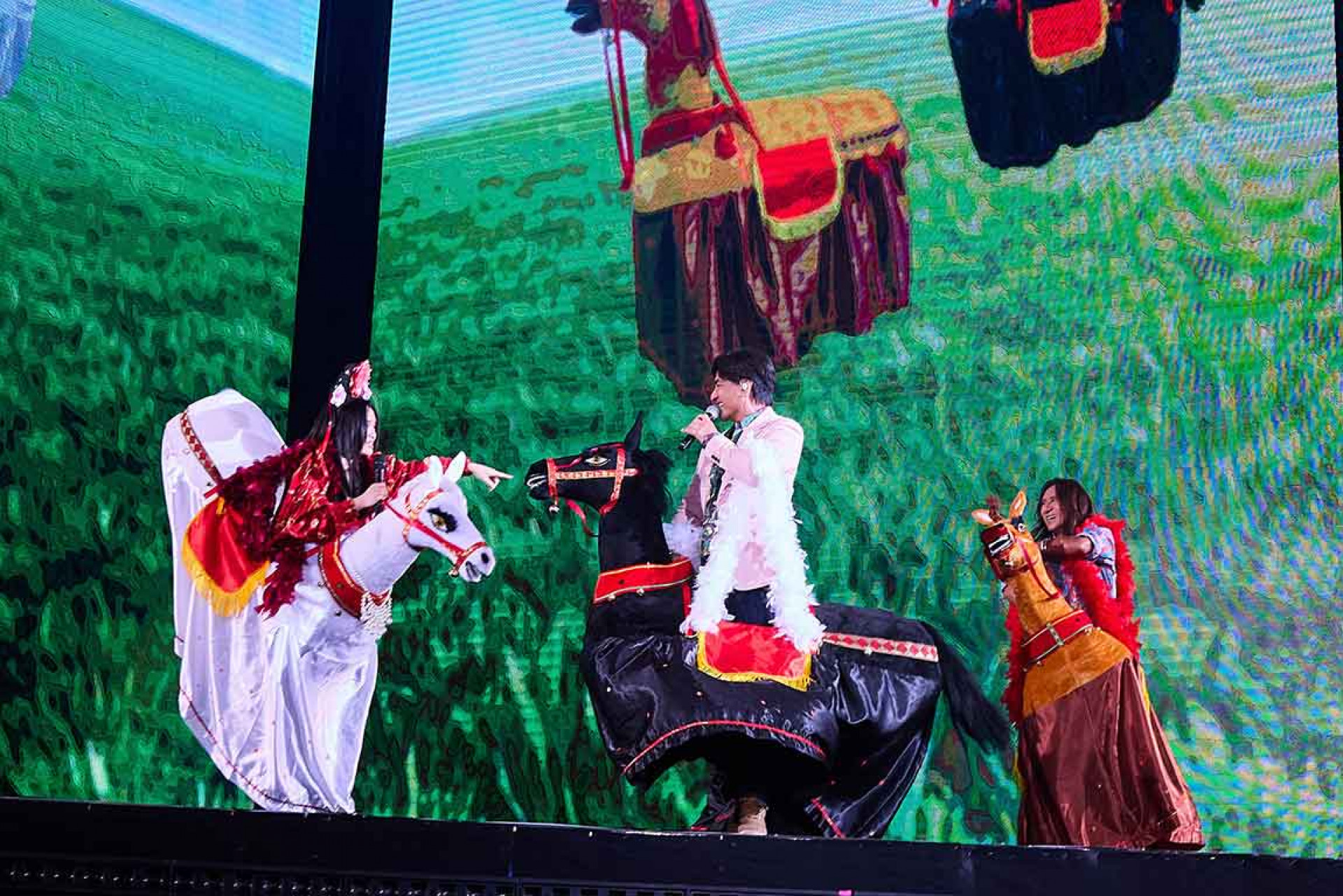 徐佳瑩與動力火車「策馬奔騰」