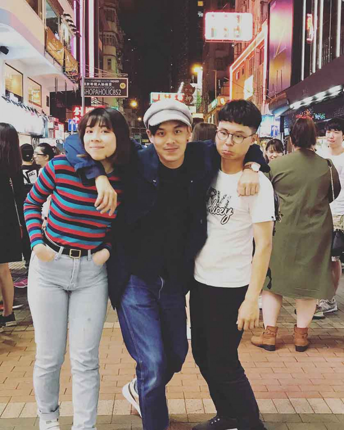 圖03：告五人2018年首度到香港參加音樂節活動演出時在街頭合影。（相信音樂提供）