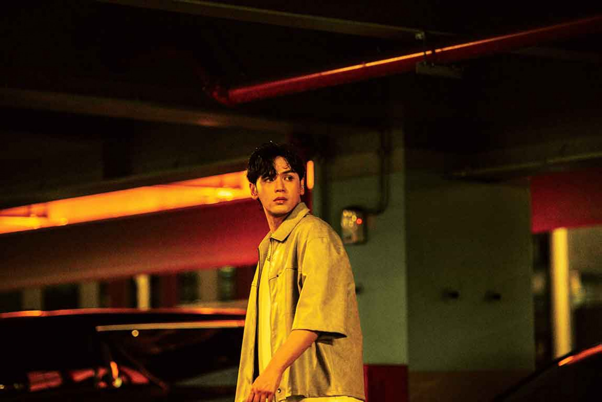 陳零九〈也曾想走進你的心底〉單曲封面拍攝別具巧思,採用了「被偷拍」的視角,傳遞一種內心情感外流的感覺。(照片提供:種子音樂)