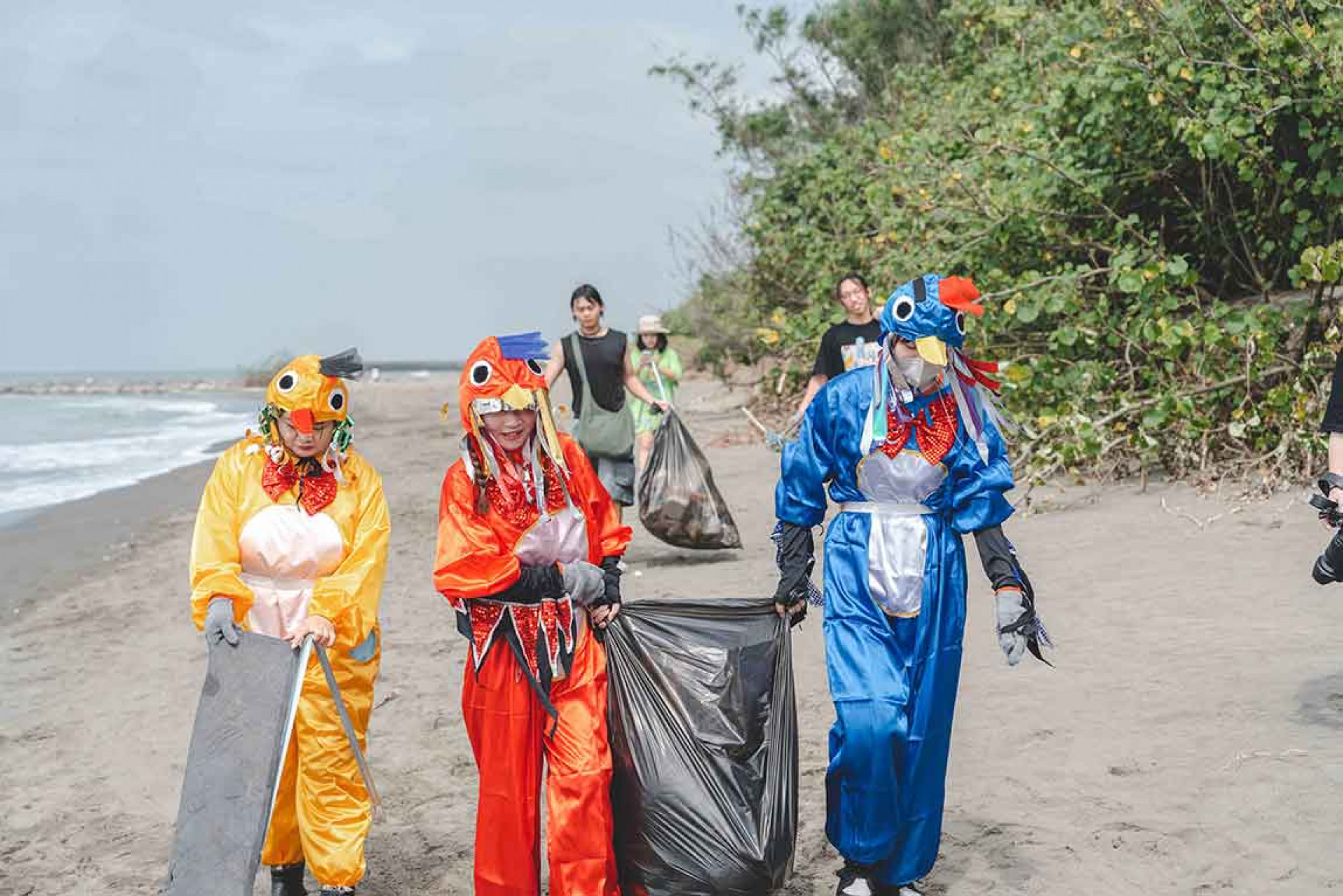 浪人祭最負盛名的趣味淨灘活動,號召眾多樂迷扮裝參加_2