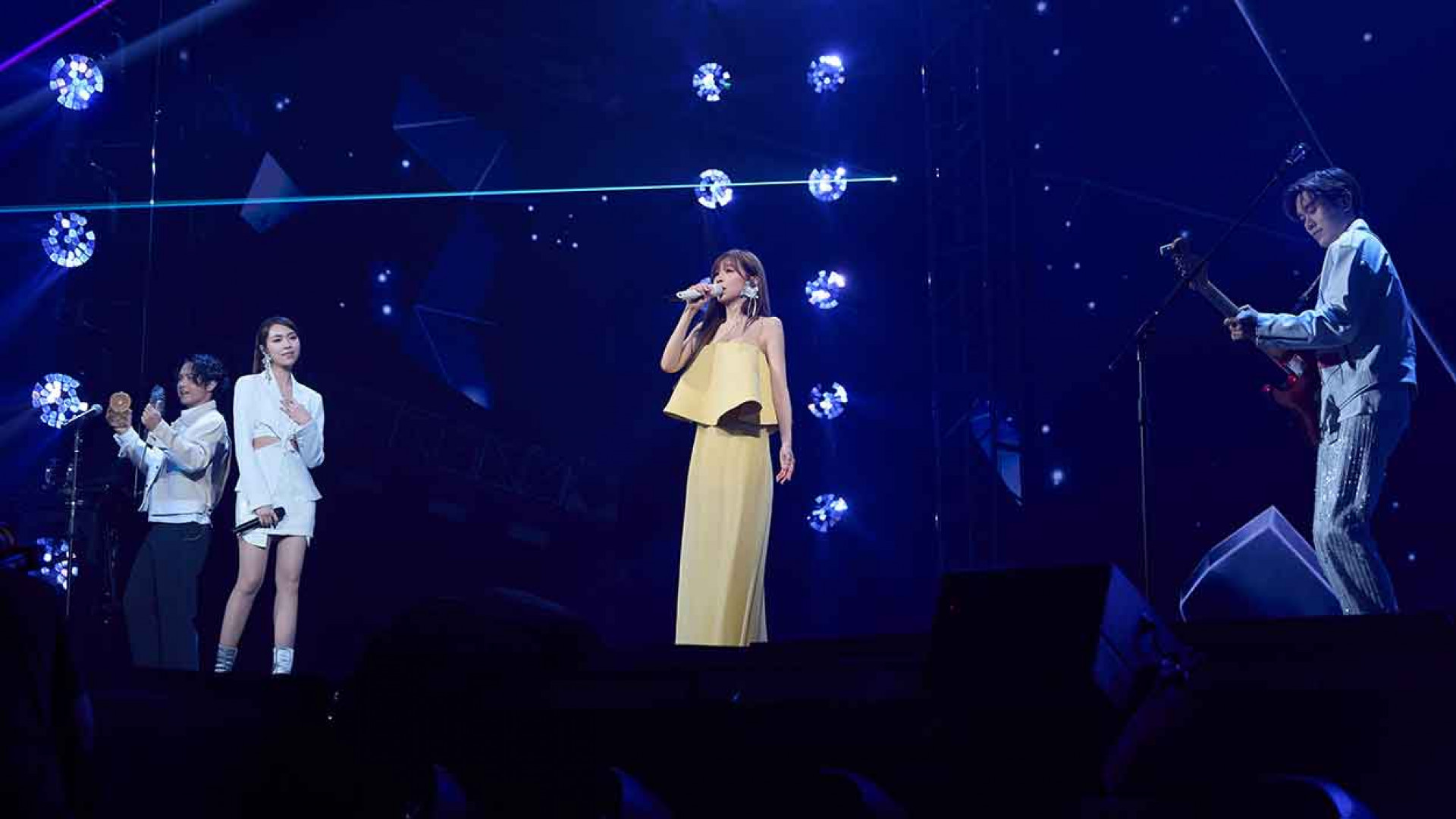 cyhdi+告五人02