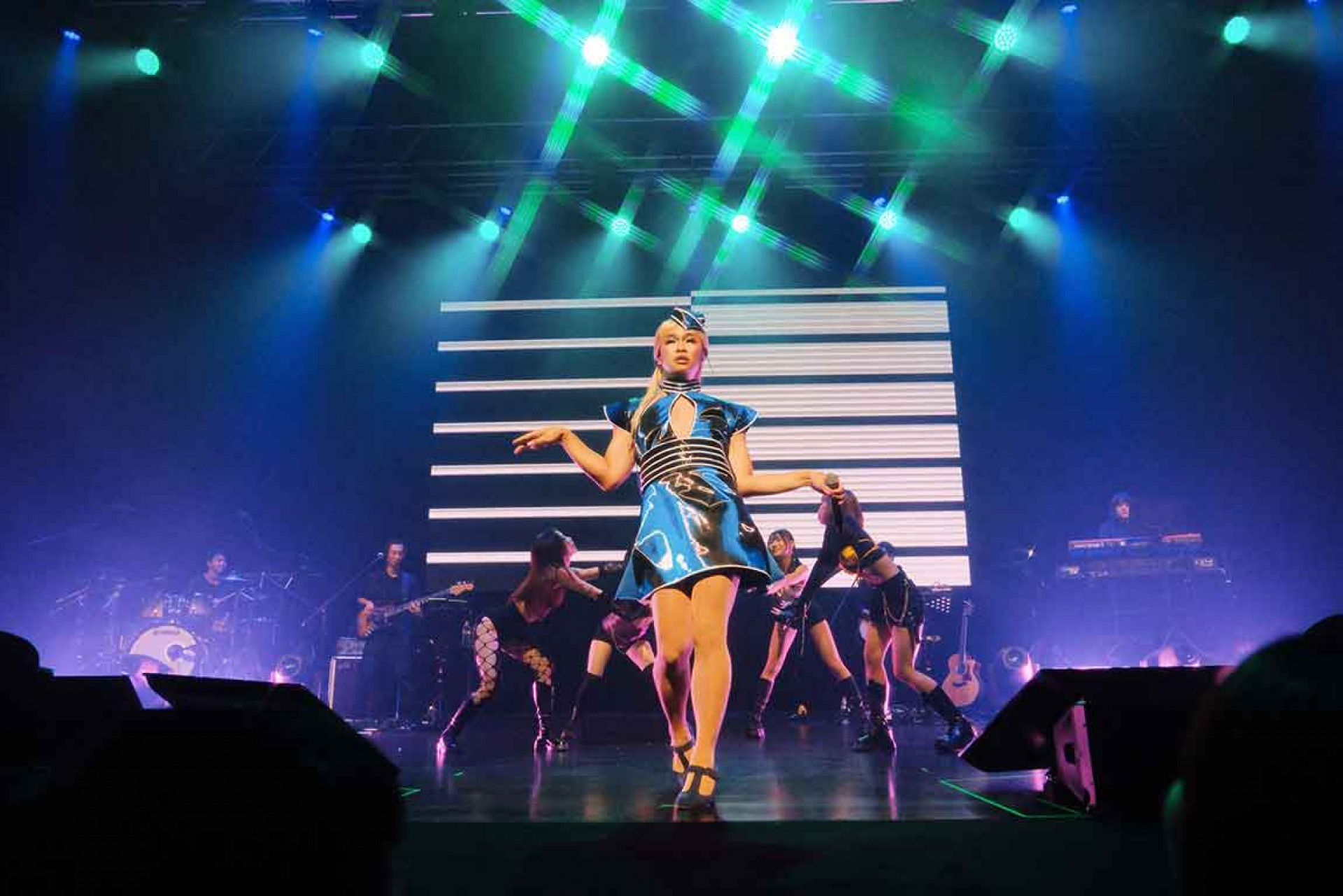 演唱會還帶來一系列西洋辣歌