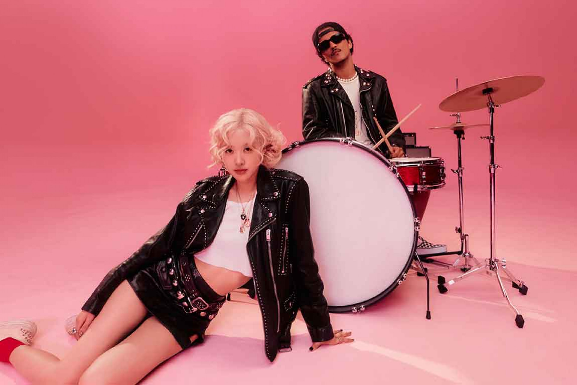 ROSÉ-x-火星人布魯諾(-Bruno-Mars-)_華納音樂國際部提供