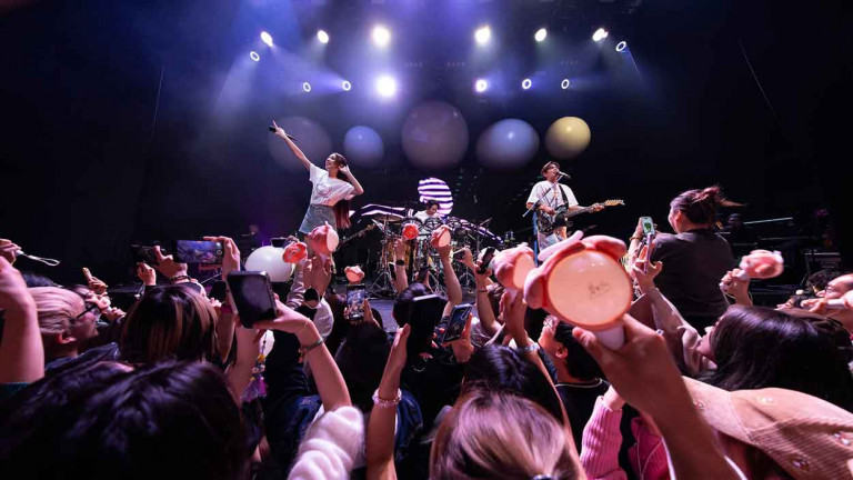 告五人英國開唱：帶大家去找倫敦夜生活！師兄五月天石頭驚喜探班