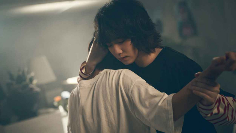 終於不當藏鏡人！首發單曲〈你的眼睛〉持修挑戰霸道總裁  大嘆：”接巴掌”好難！