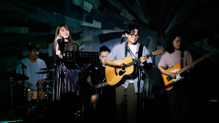 在日復一日的徒勞中學會自我接納 捲捲澡堂 Soul Bath 推出2024年第二波主打單曲 〈異鄉曲〉