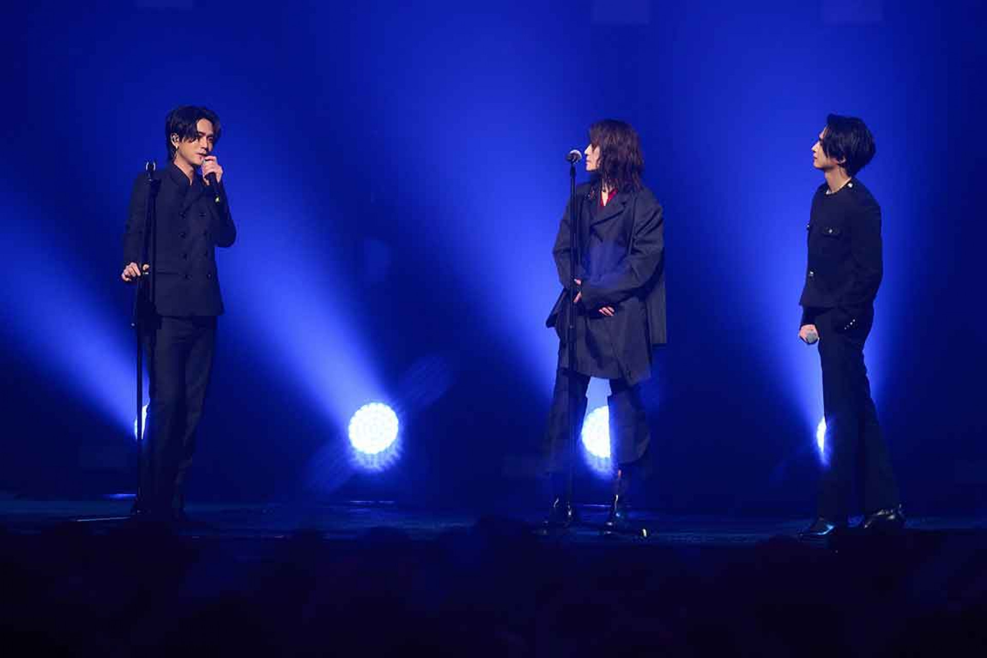 楊乃文(中)很欣賞由嘟嘟(左)與AJ組成的JADE雙人樂團