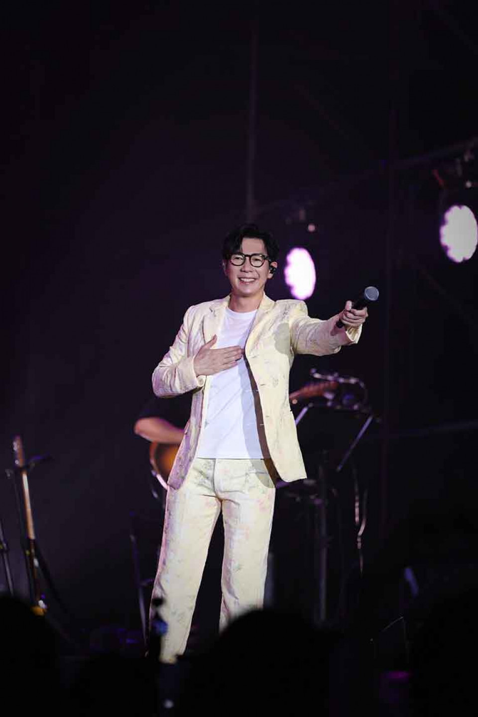 現場歌迷跟著品冠大聲合唱(照片提供:種子音樂)