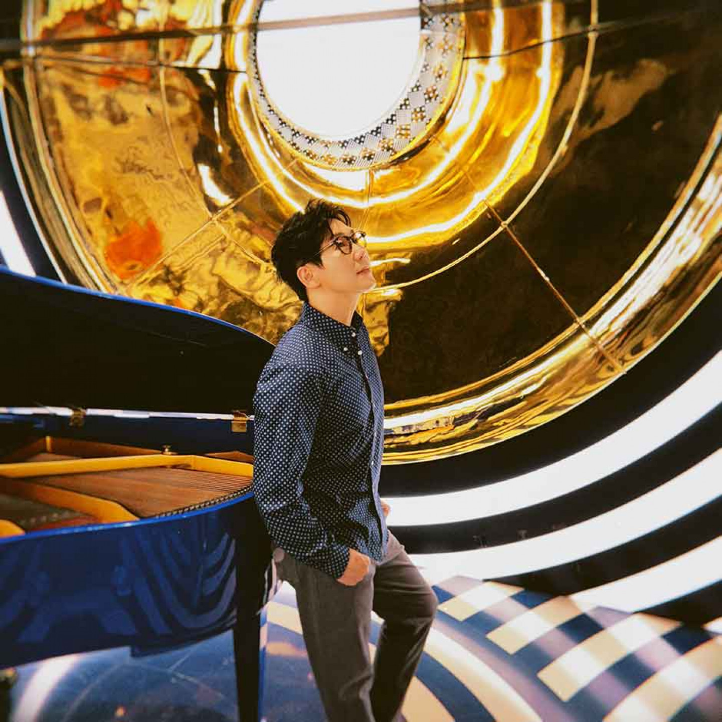 品冠日前去南京開演唱會,趁空檔去打卡千萬奢華廁所(照片提供:種子音樂)