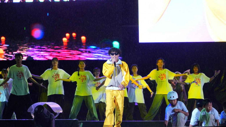 潮州土狗全民運壓軸登場 敬業冒雨演出激勵運動員「綻放」自我