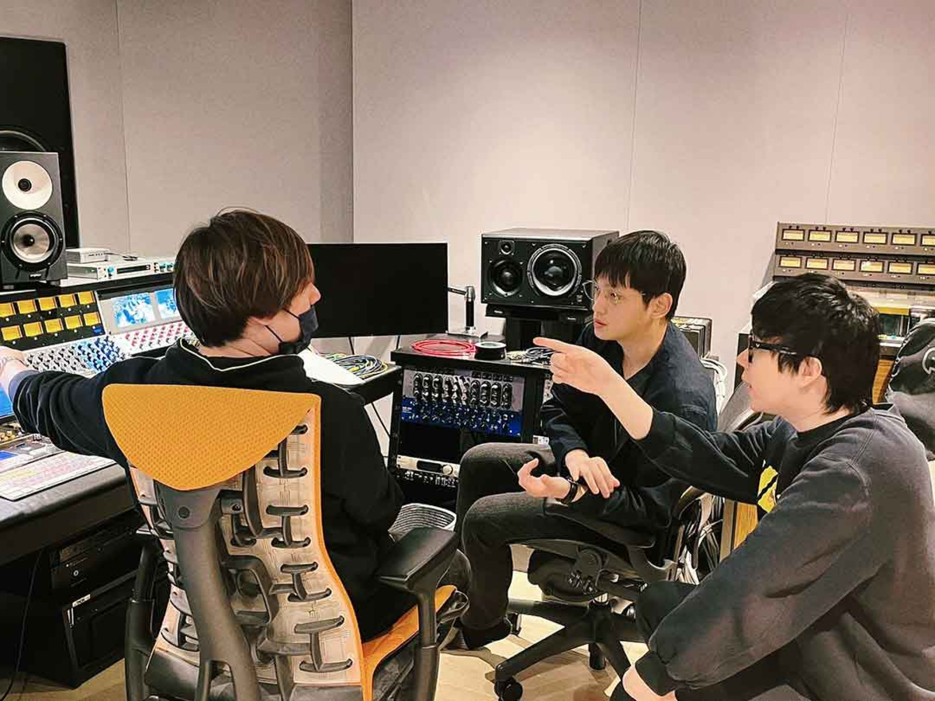 製作團隊:左單爲明、中邱振哲、右林樂偉。