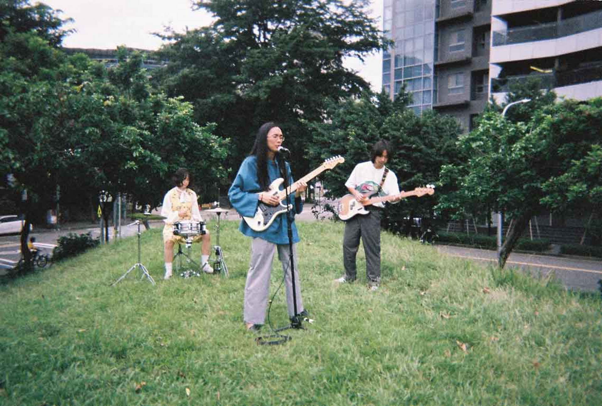 百合花在公園拍攝台語小教室單元