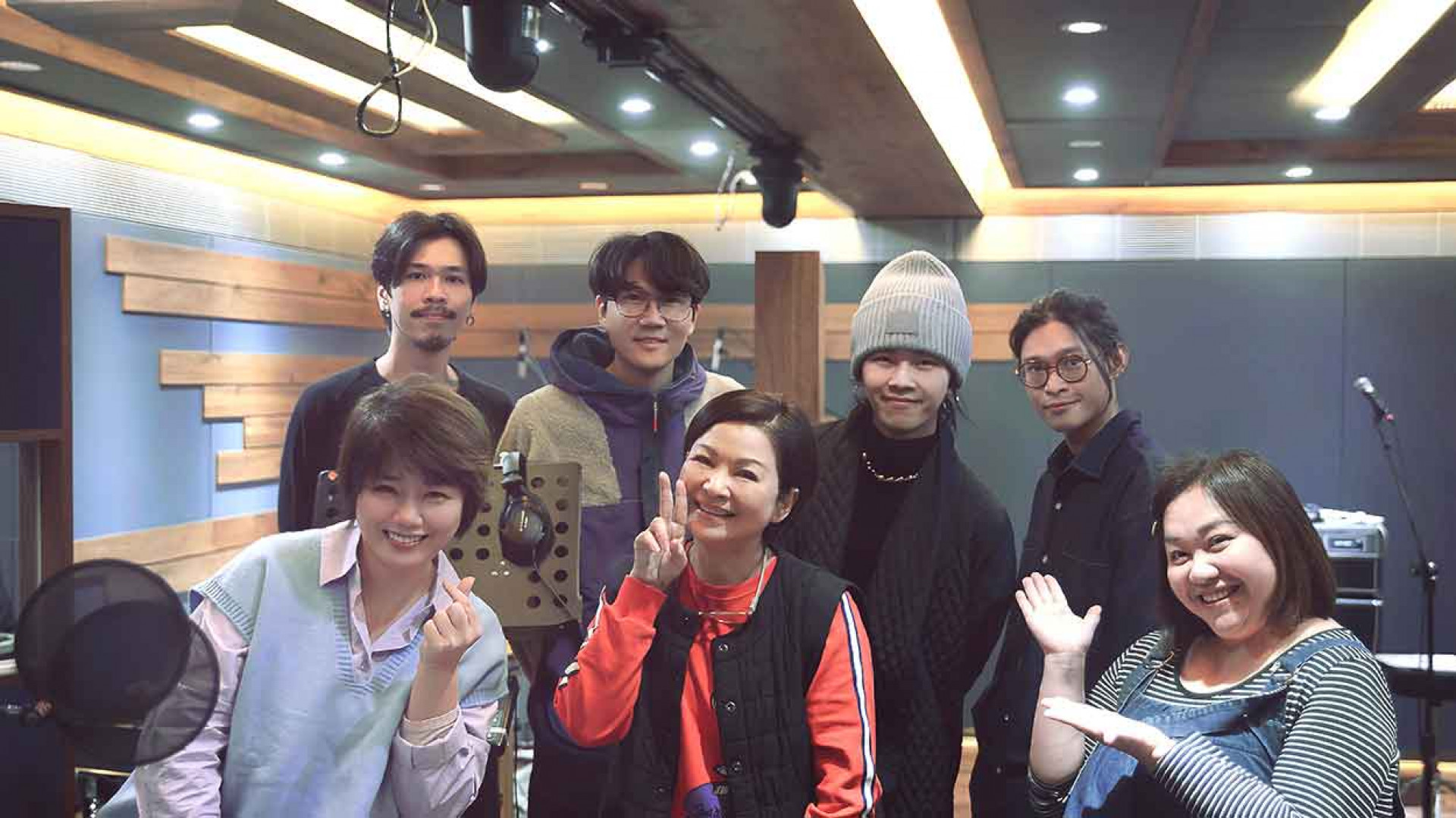 圖01：楊貴媚、鍾欣凌、嚴藝文三位影后開金嗓，化身麋先生、宇宙人「小師妹」。（相信音樂提供）
