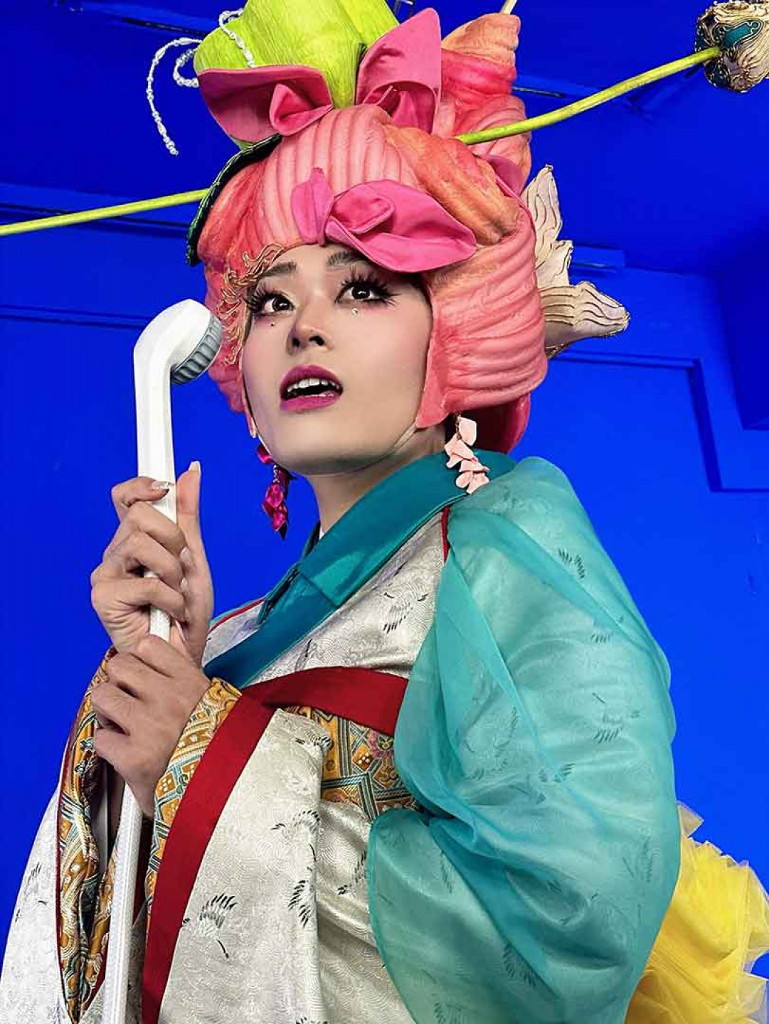 佑仁化身「蓮花頭女神」，大唱洗腦洗澡歌