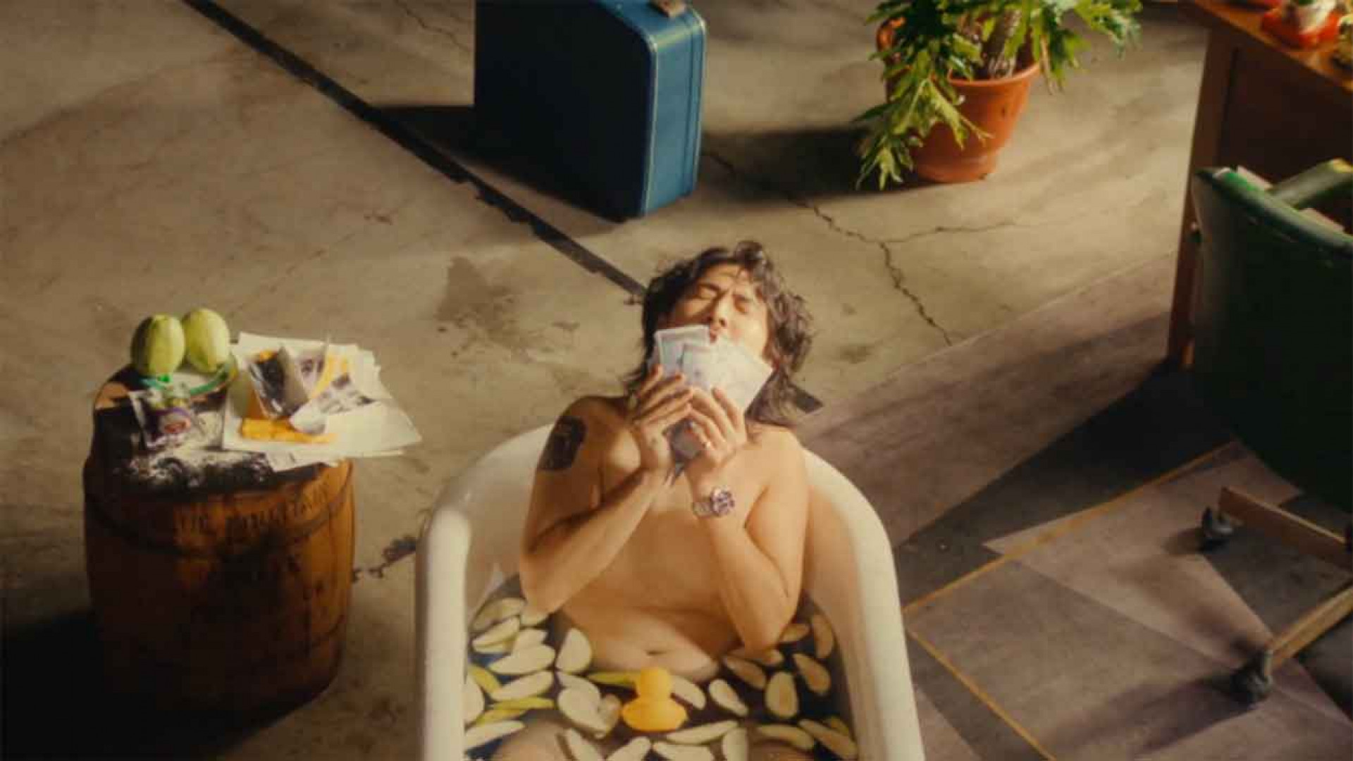 FunkyMo再次半裸入鏡拍攝MV