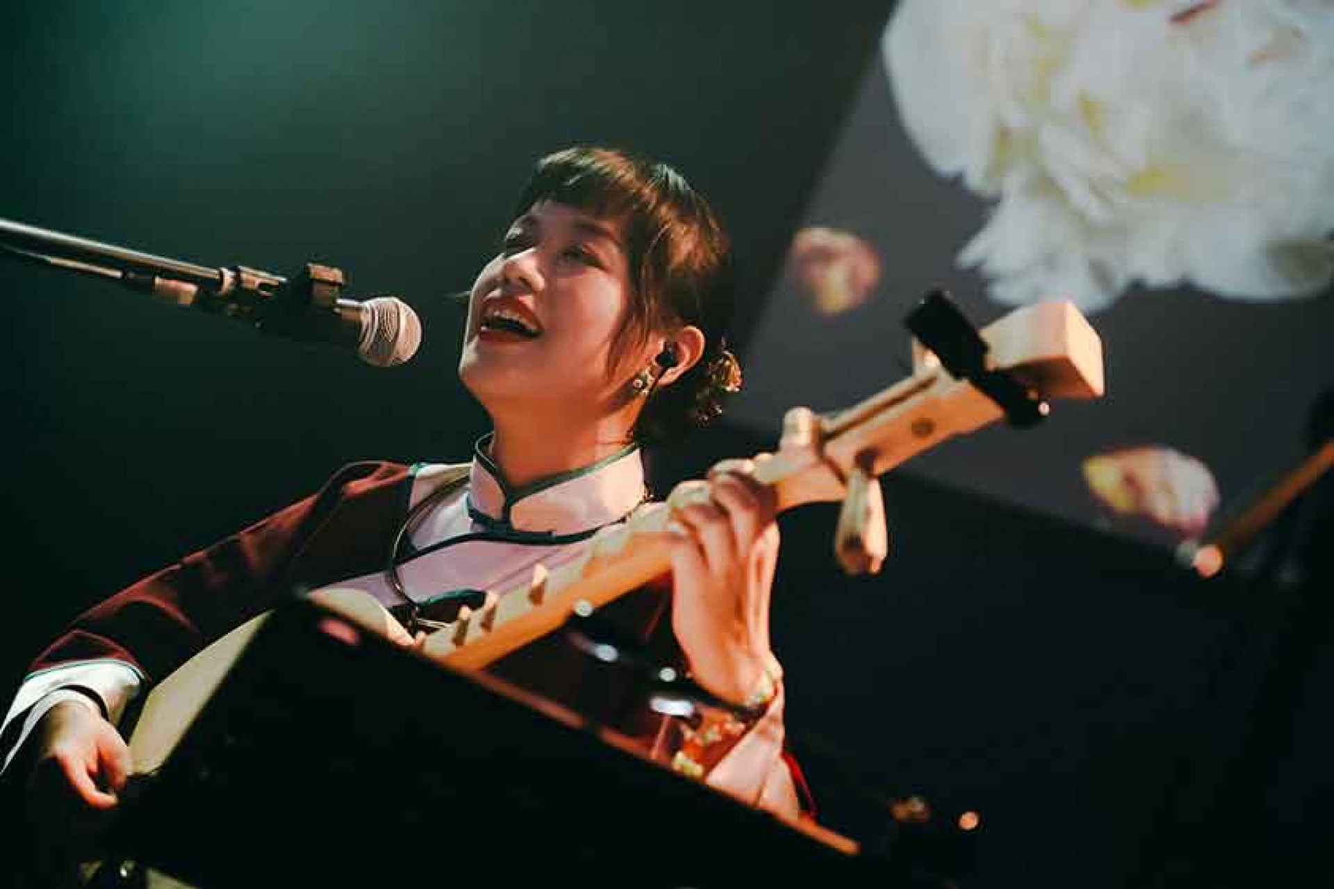 裝咖人在「2024大港開唱」演出特別邀請「月琴歌姬」張雅淳共同合作,在原本的歌曲中加入月琴編曲。(圖/裝咖人-提供)