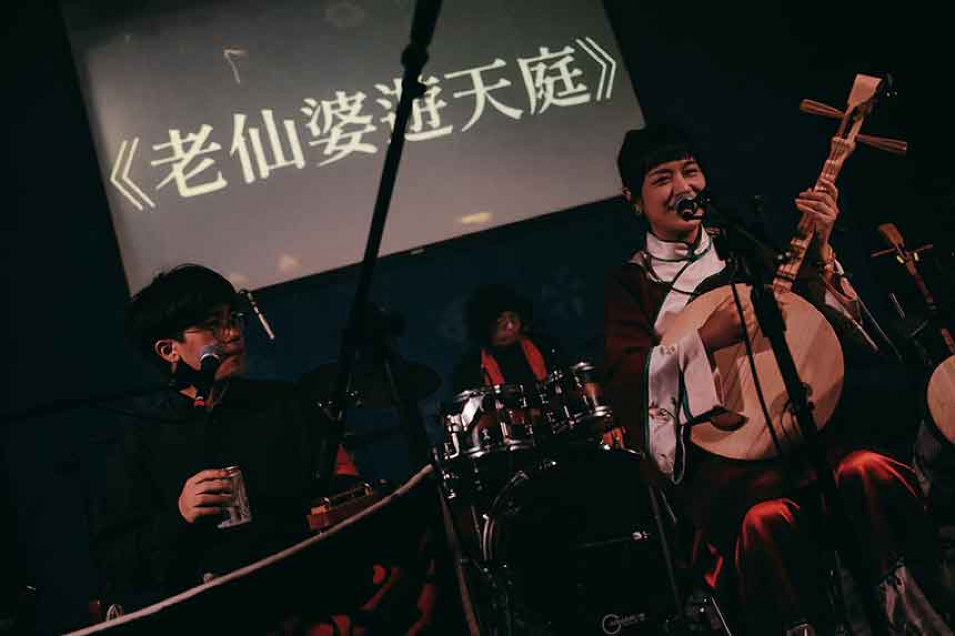 裝咖人以Full-Band形式演出張雅淳創作唸歌〈老仙婆遊天庭〉,並加入大量傳統配器。-(圖/裝咖人-提供)