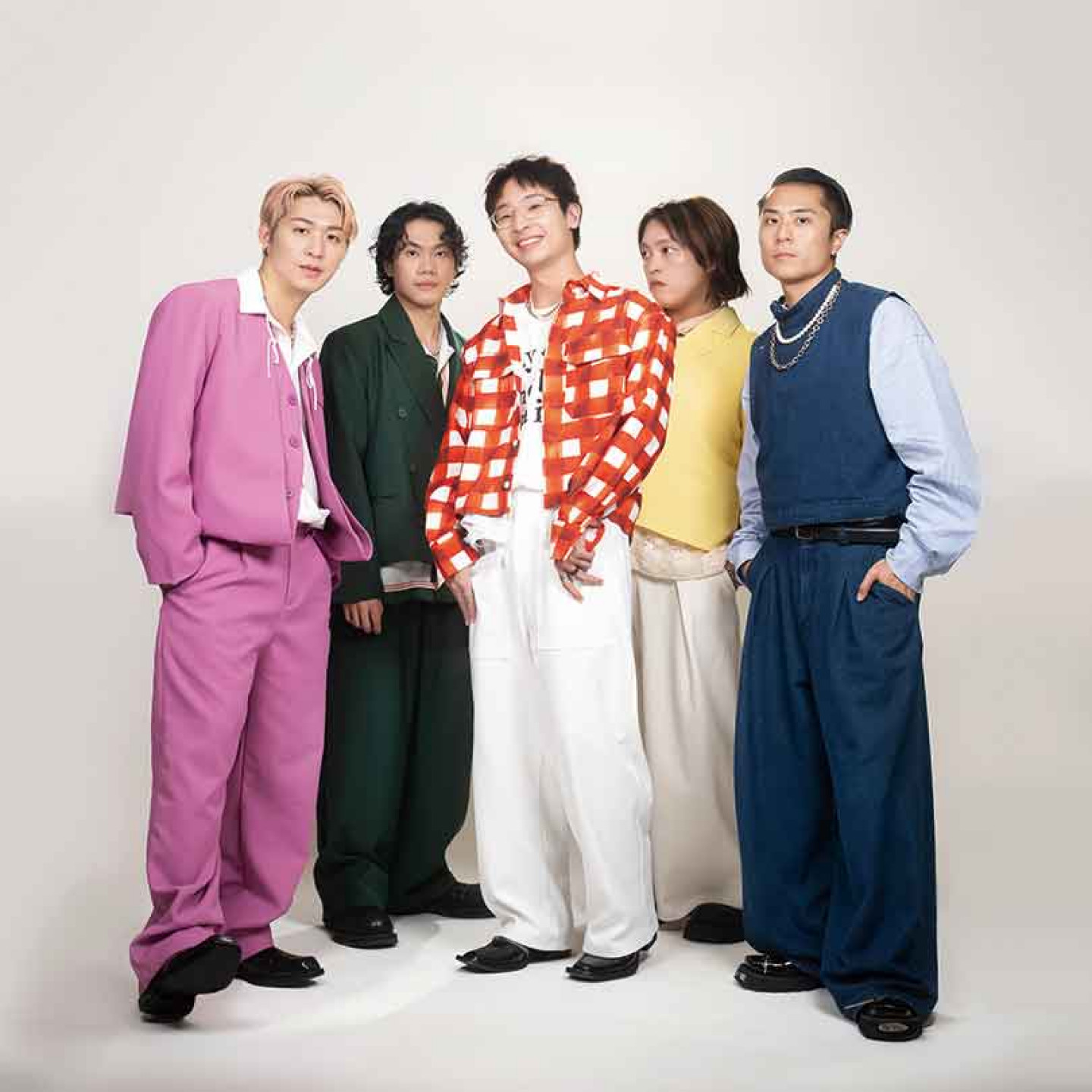 SONNIE-桑尼-樂團宣傳照-由左至右:元喆(貝斯)、希舞(吉他)、文劭(主唱)、葉肥(PGM)、高登(鼓)