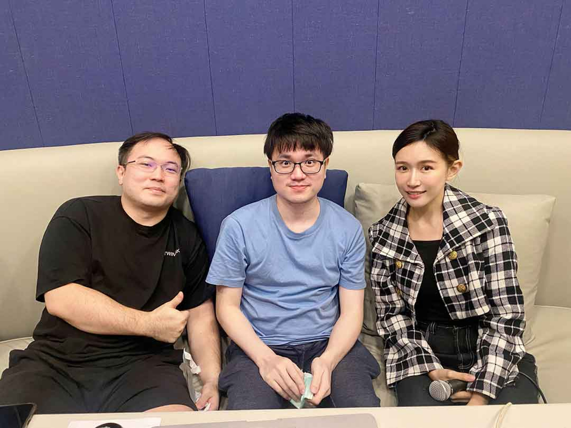 幽谷瓦歷斯首次擔任製作人,與賴佑政(左)、高維綸(中)兩位重量級製作人合作推出單曲〈狡猾的Pila-Pila〉。(圖/黑客娛樂提供)