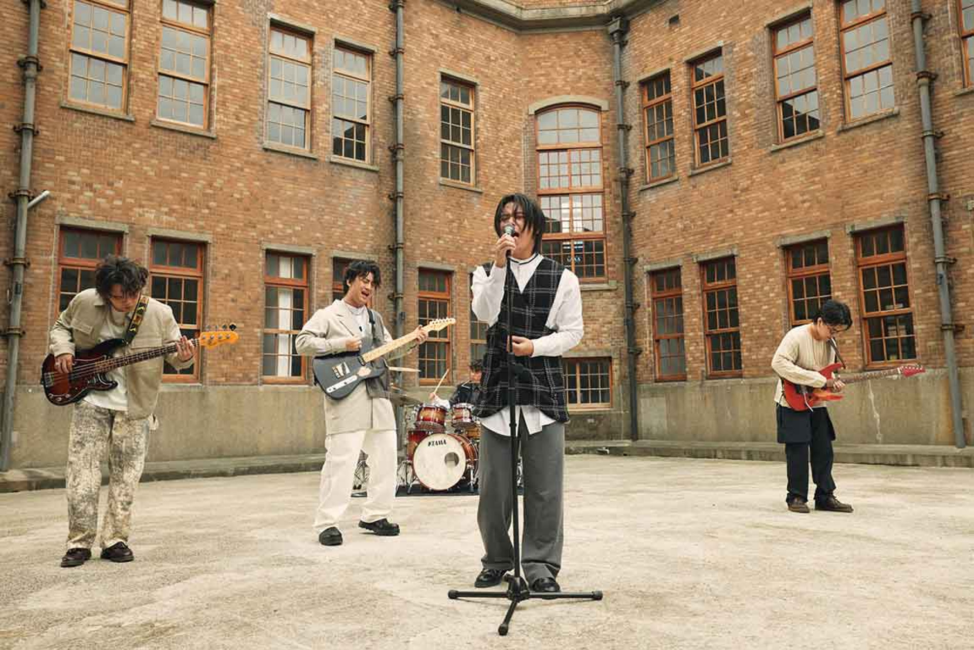 Who-Cares-胡凱兒近日推出年度單曲〈花季〉(攝影師:CCW怒)