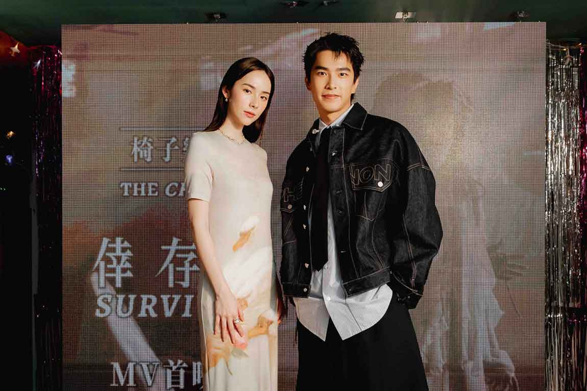 椅子樂團〈倖存者〉MV主角曾敬驊、林奕嵐合影