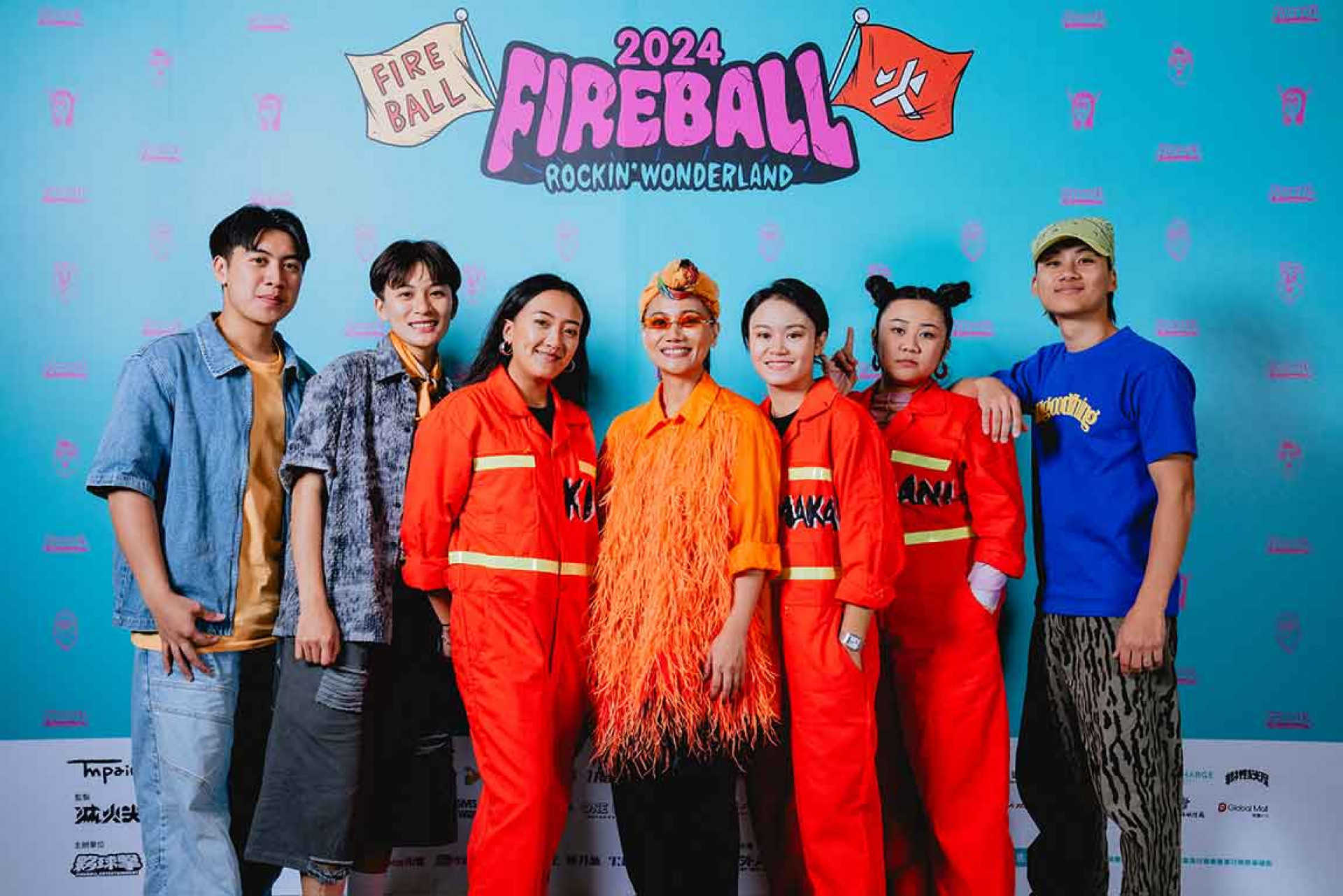 阿爆ft那屋瓦少女隊背板照