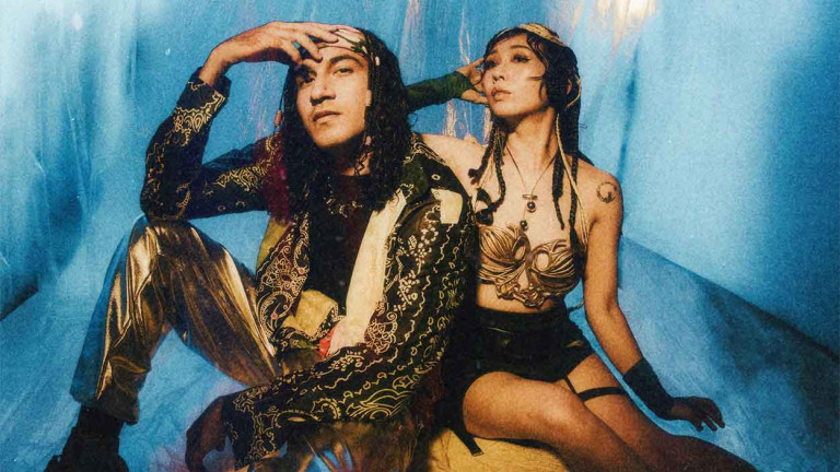 跨流派音樂雙人組「Fi-Né 粉內」打造全新單曲〈Glued To〉 力邀R&B奇幻男聲 BRADD共同譜出愛情最黏的關係